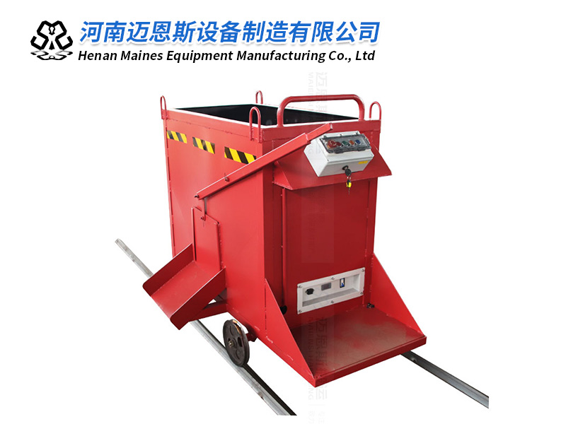 轨道式电动料斗车